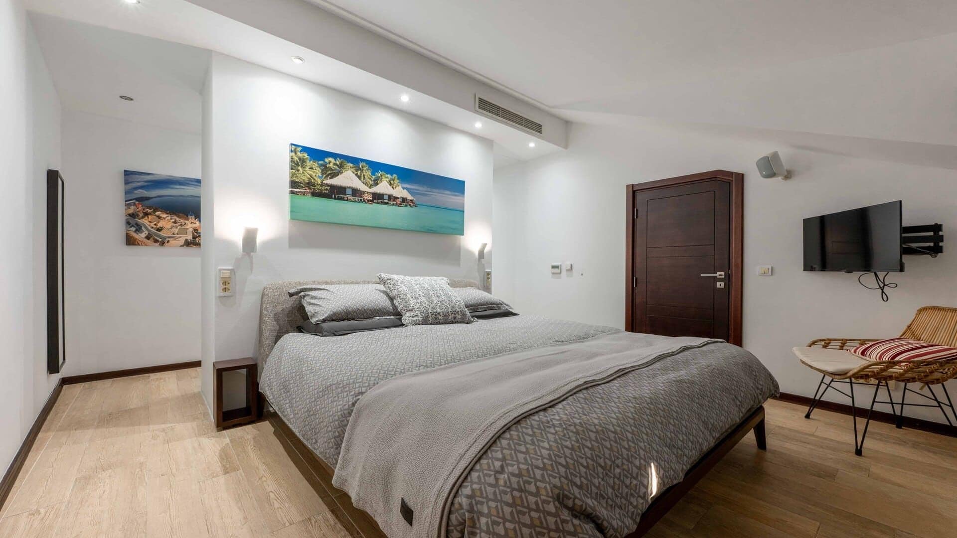 One bedroom penthouse with panoramic sea view for Rent (15)