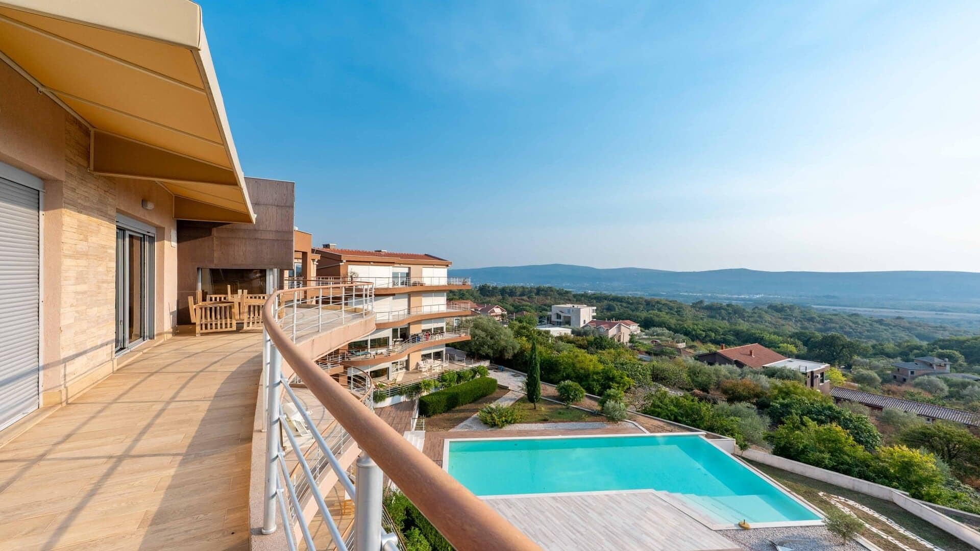 One bedroom penthouse with panoramic sea view for Rent (21)