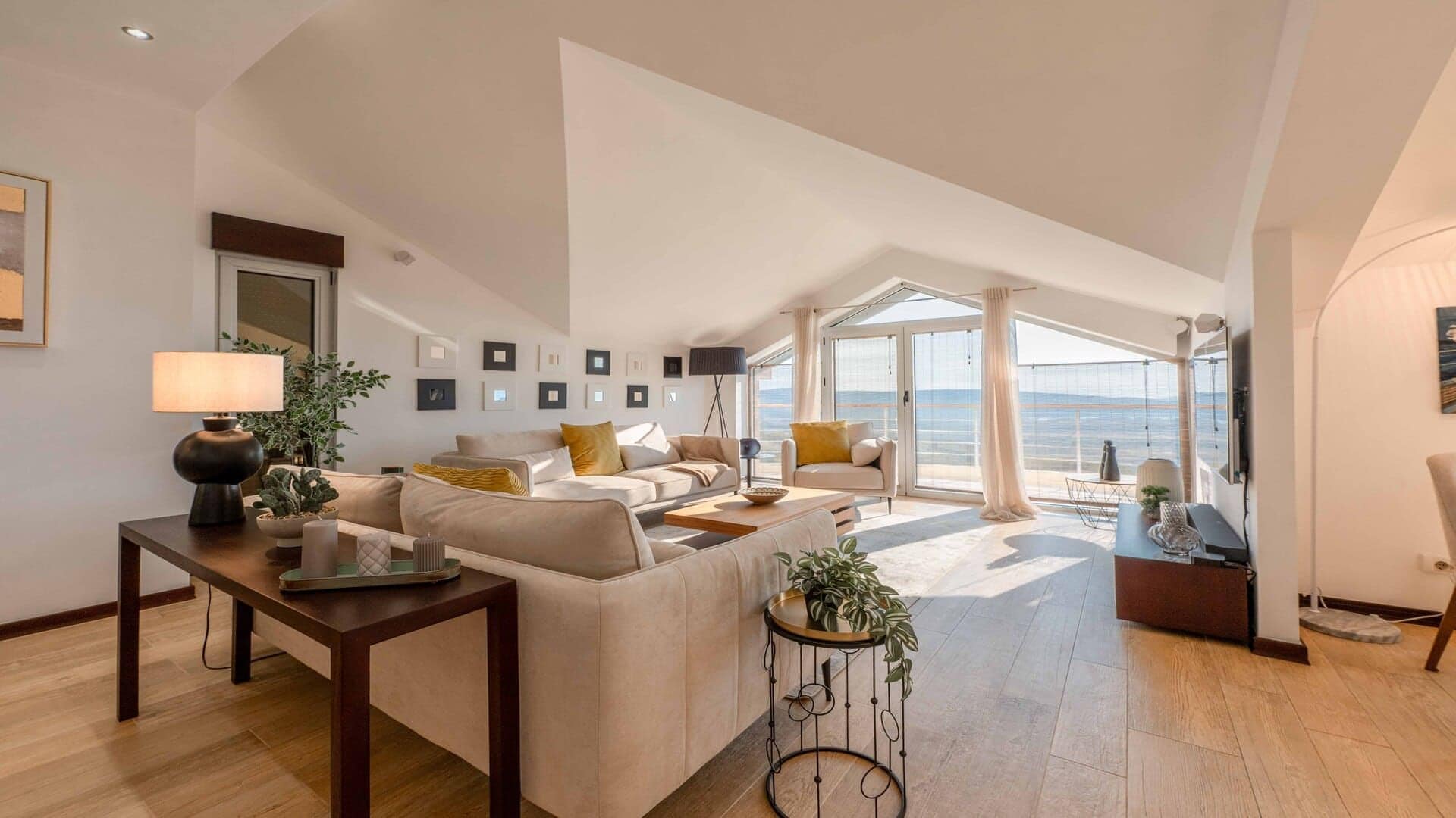 One bedroom penthouse with panoramic sea view for Rent (4)