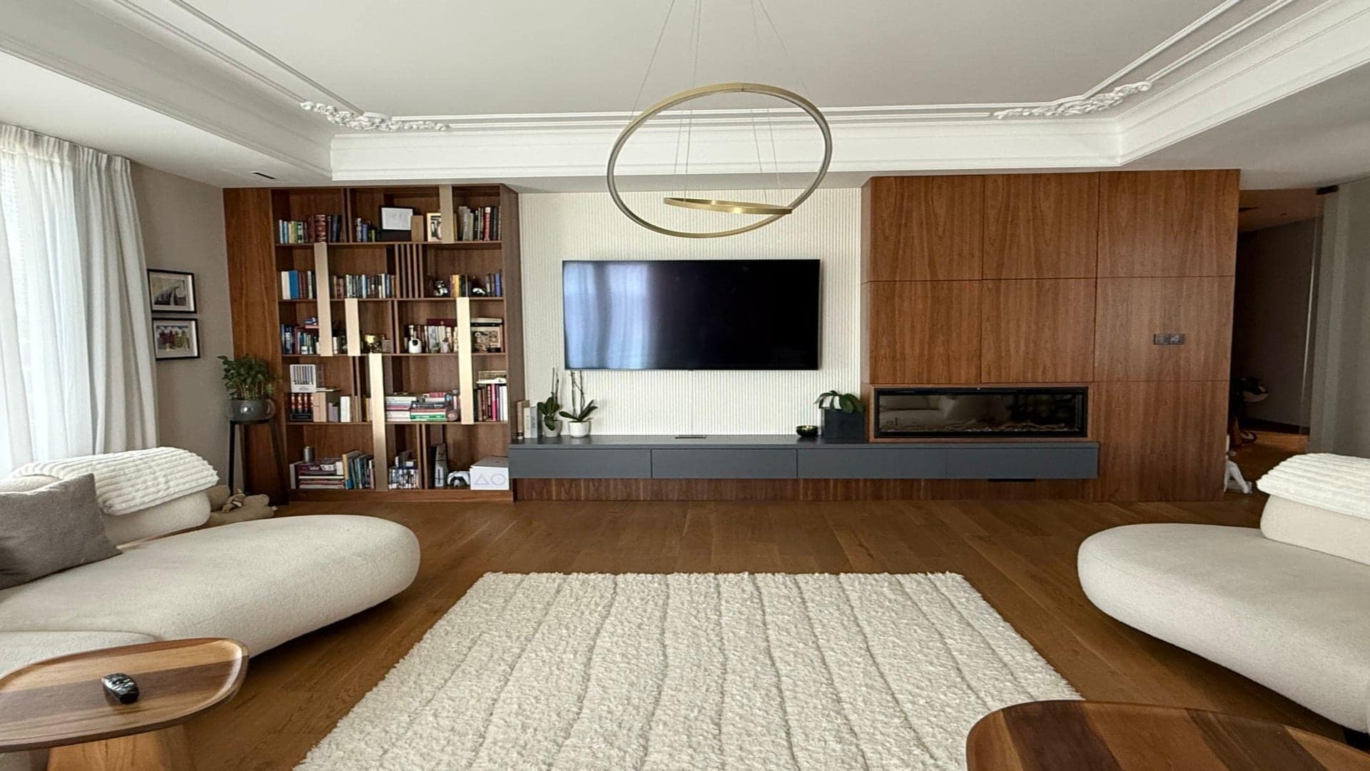 Luxury Three-bedroom Apartment Oaza Building (3)