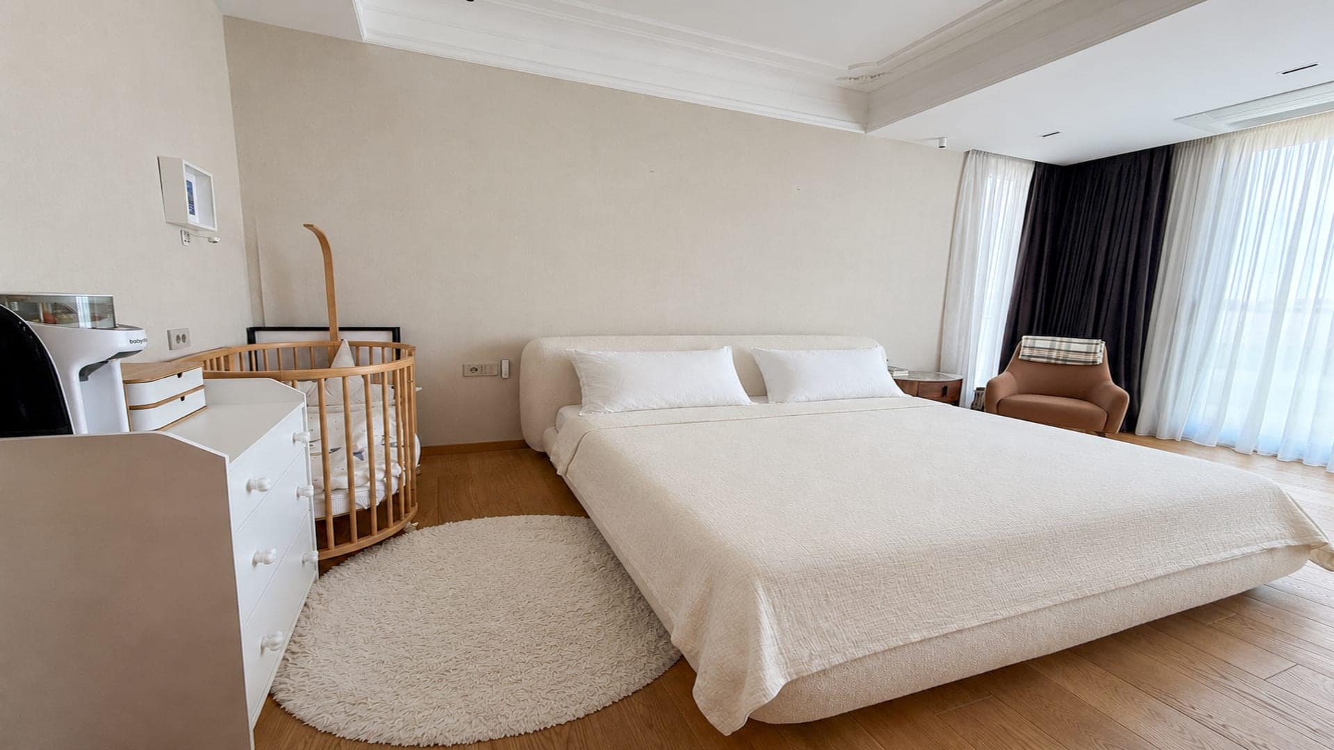 Luxury Three-bedroom Apartment Oaza Building (9)