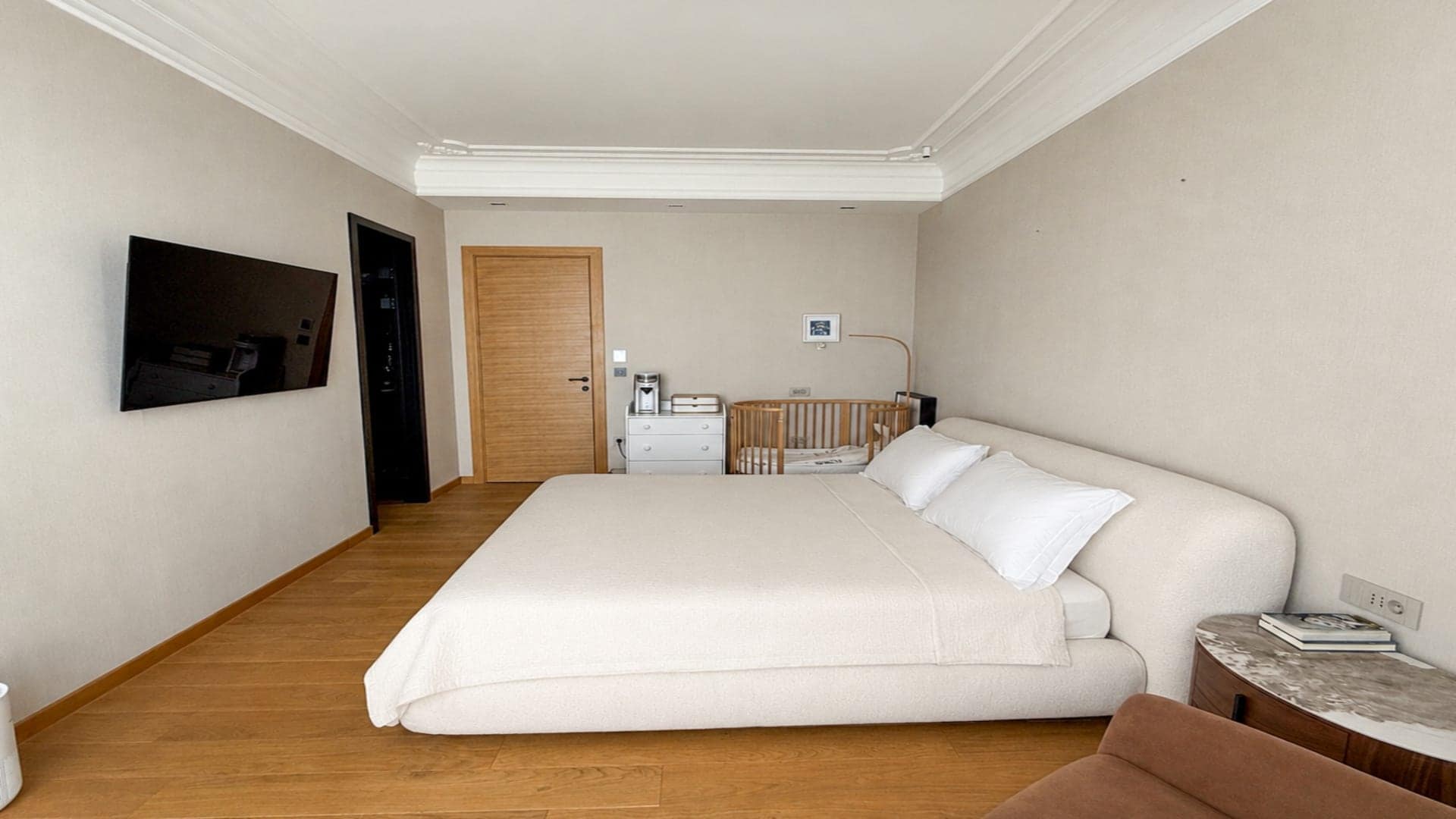 Luxury Three-bedroom Apartment Oaza Building (8)