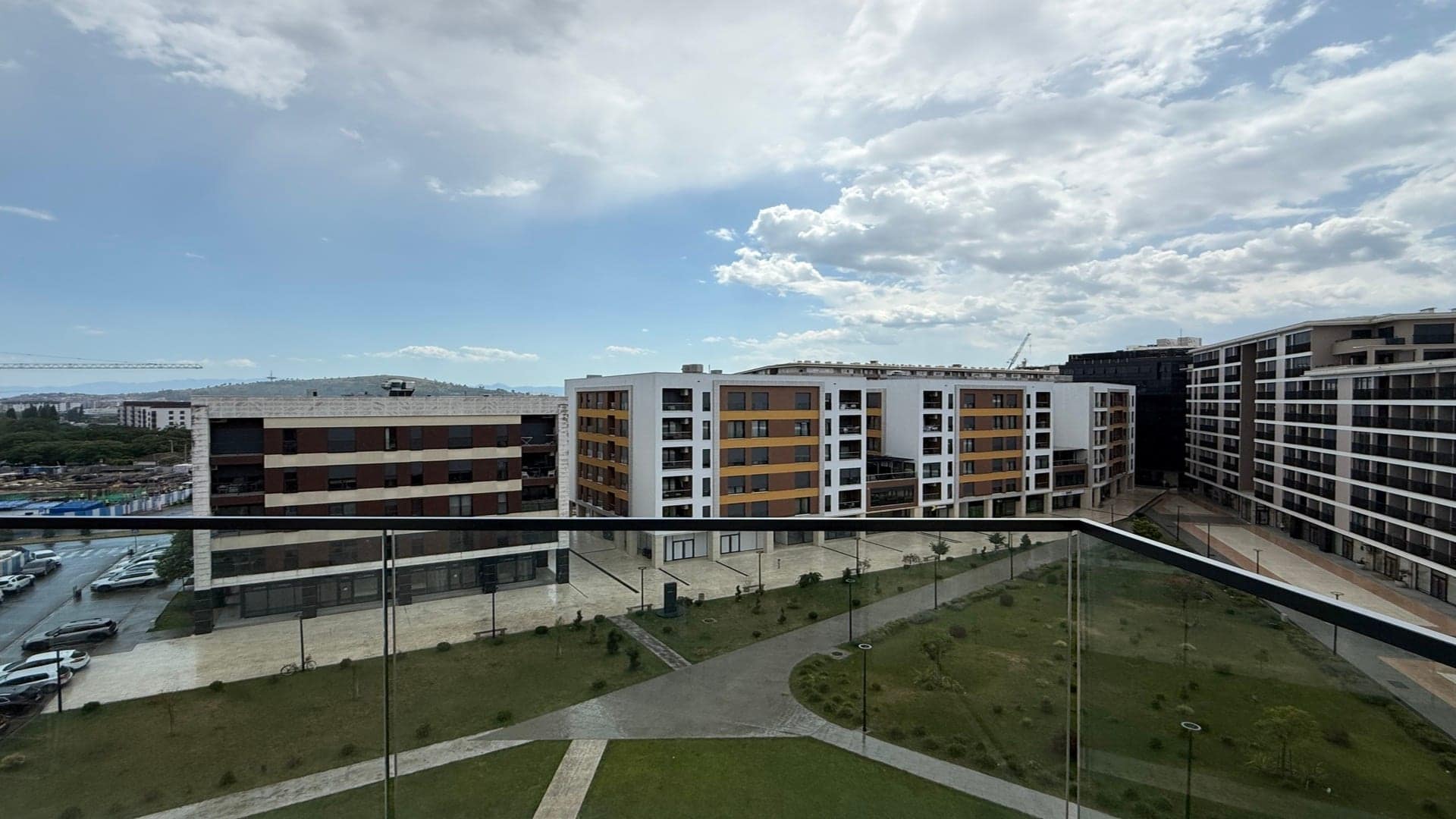 Luxury Three-bedroom Apartment Oaza Building (12)