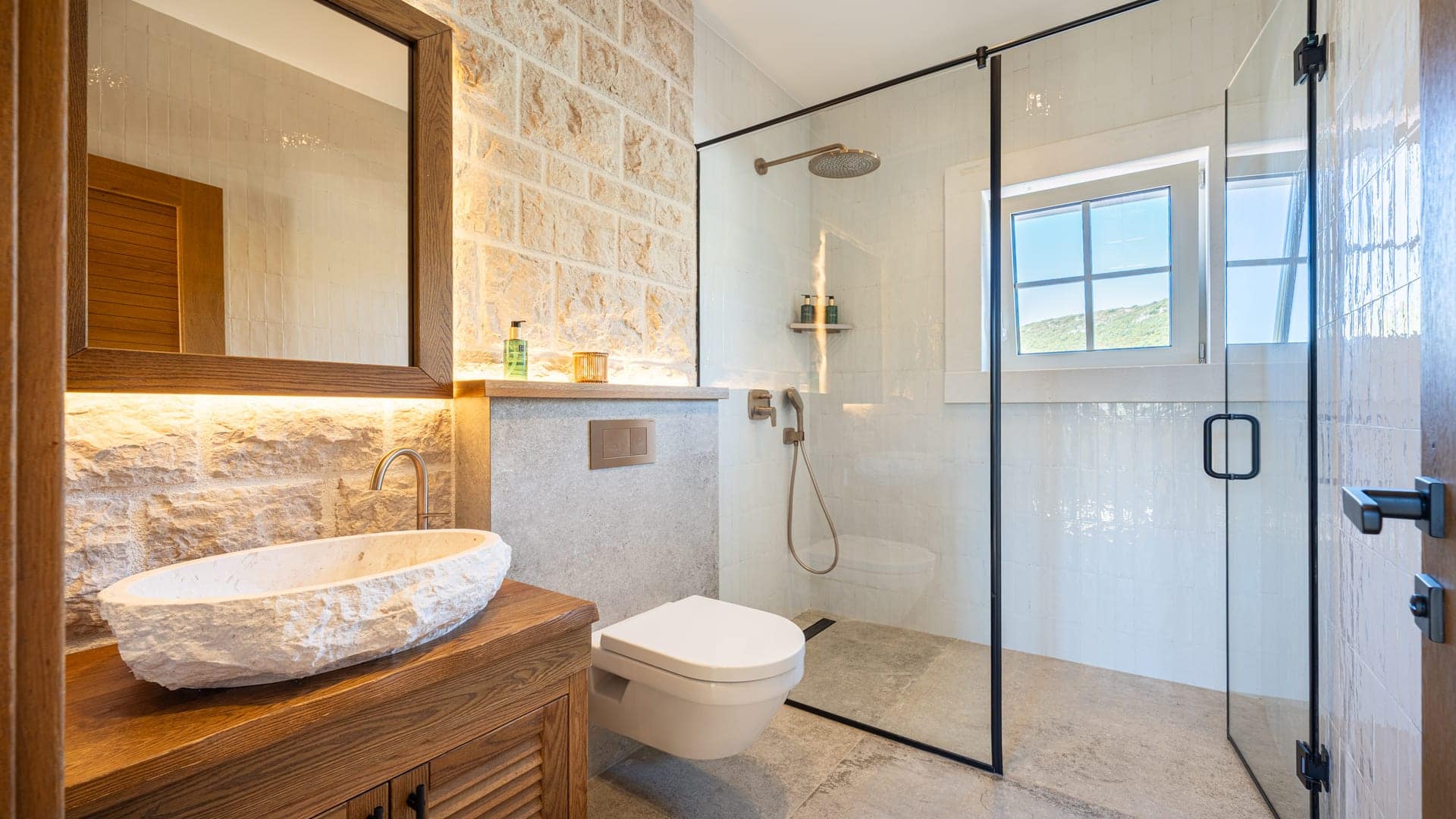 Luksuzna vila na obali s bazenom (21)