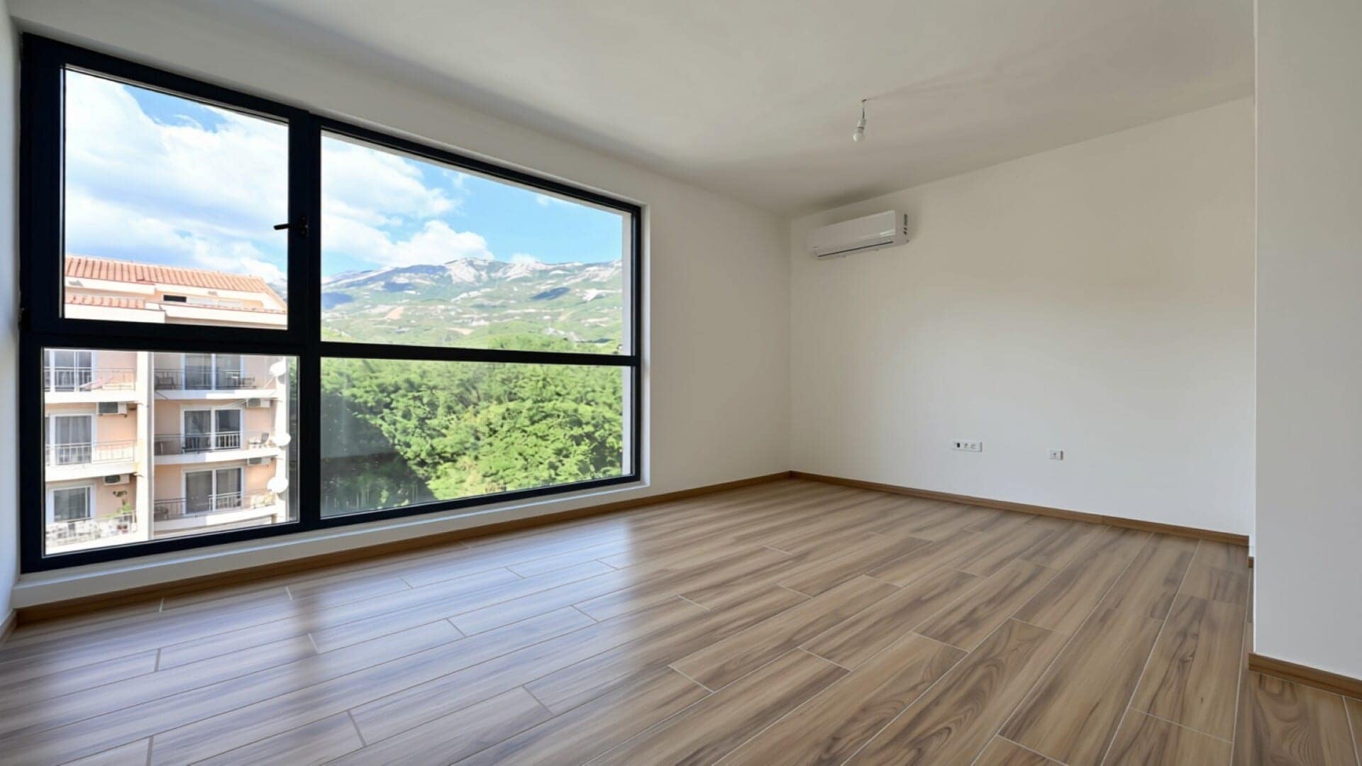 Просторная трехкомнатная квартира с видом на море в Бечичи (3)