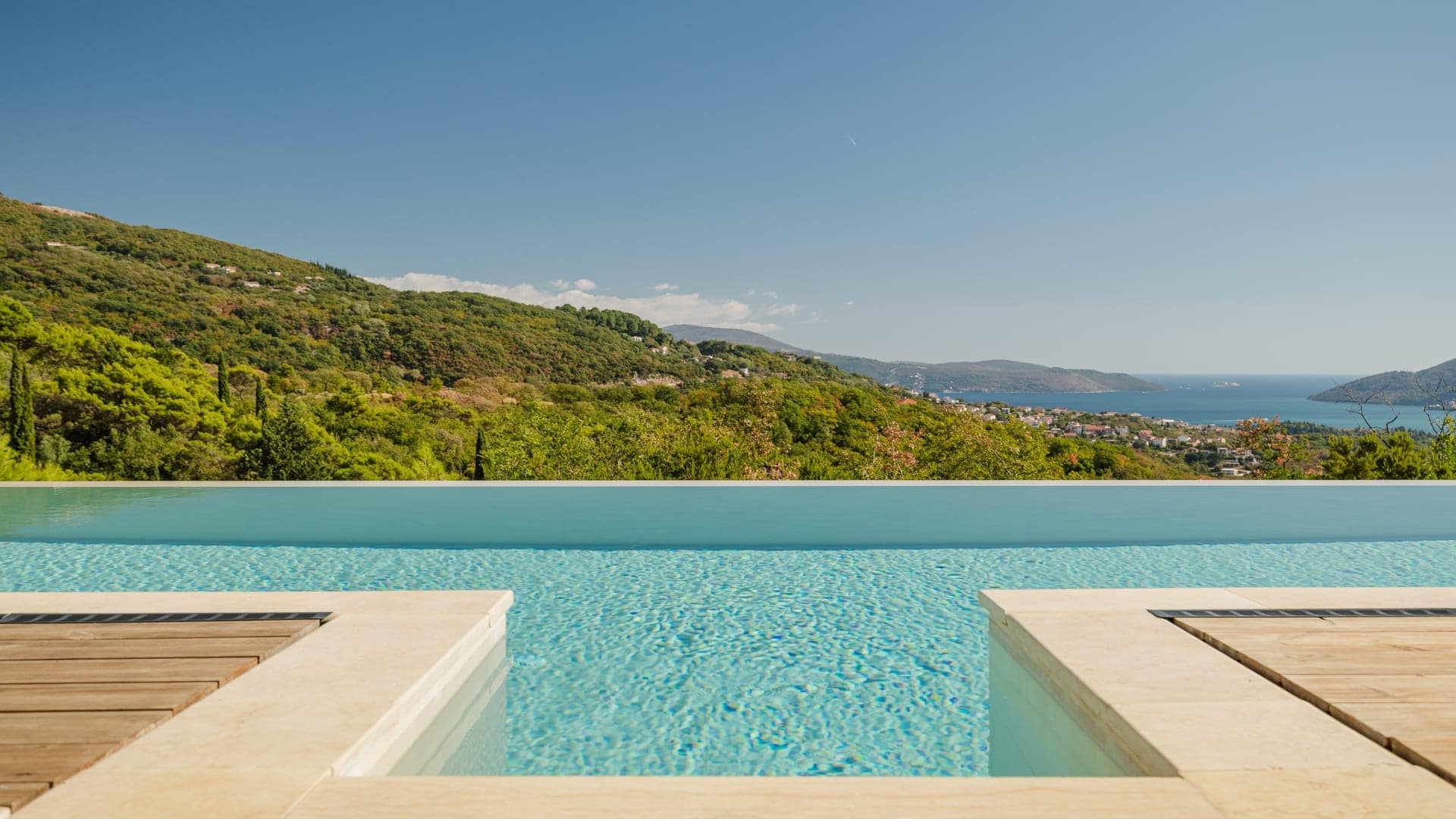 Zeitgenössische Villa mit drei Schlafzimmern und Meerblick (11)