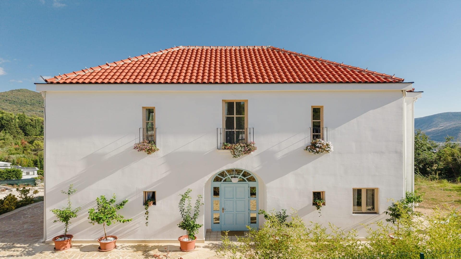 Zeitgenössische Villa mit drei Schlafzimmern und Meerblick (25)