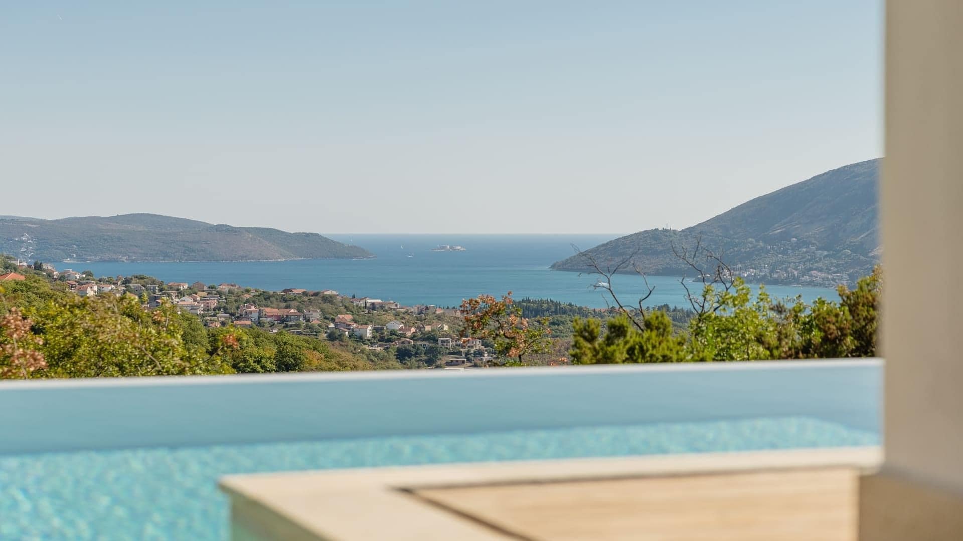Zeitgenössische Villa mit drei Schlafzimmern und Meerblick (13)