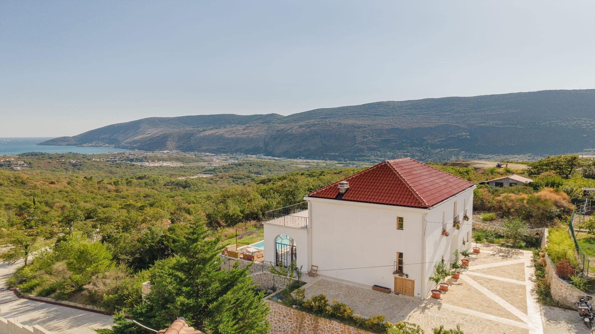 Zeitgenössische Villa mit drei Schlafzimmern und Meerblick (27)