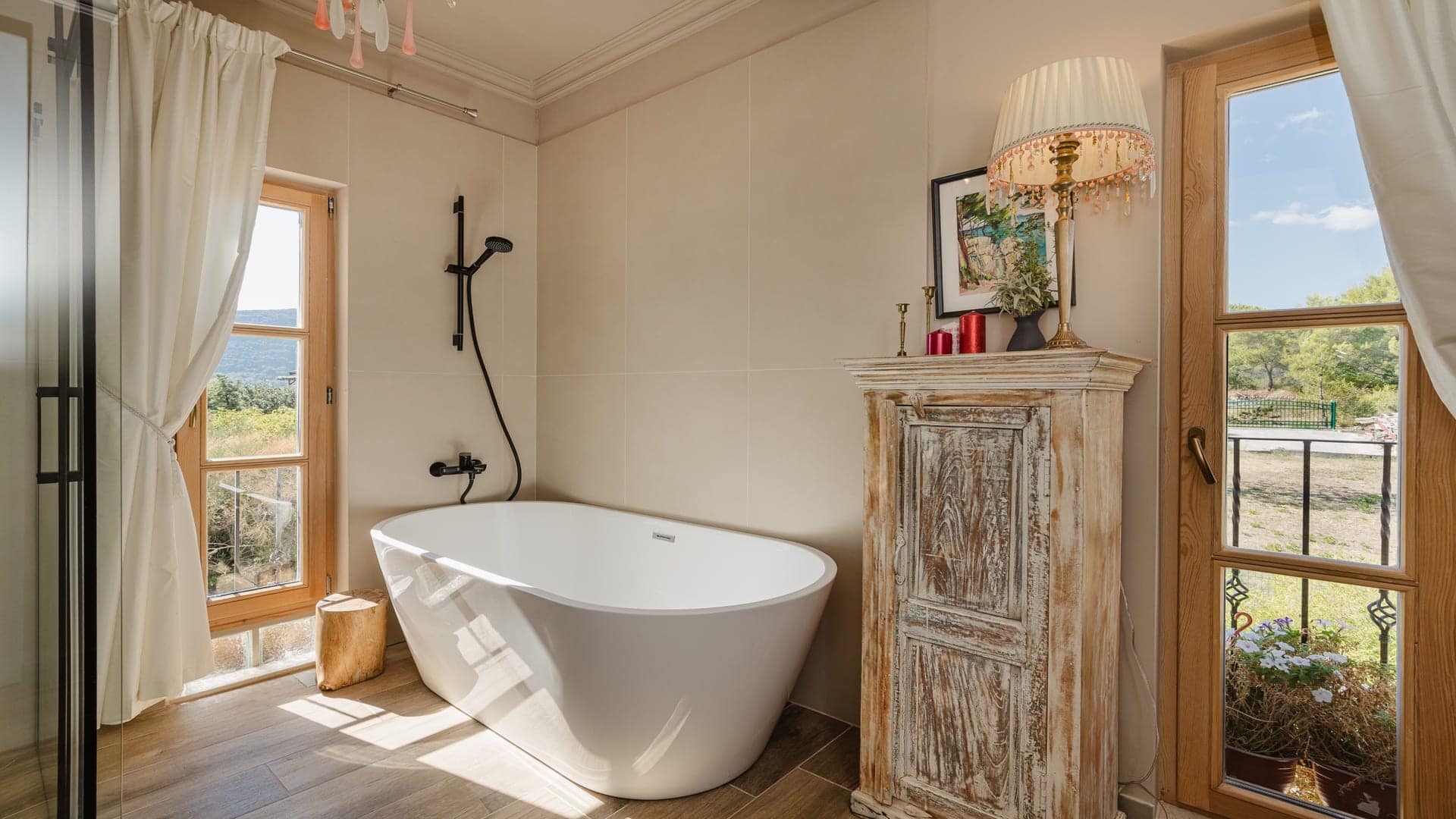 Zeitgenössische Villa mit drei Schlafzimmern und Meerblick (20)
