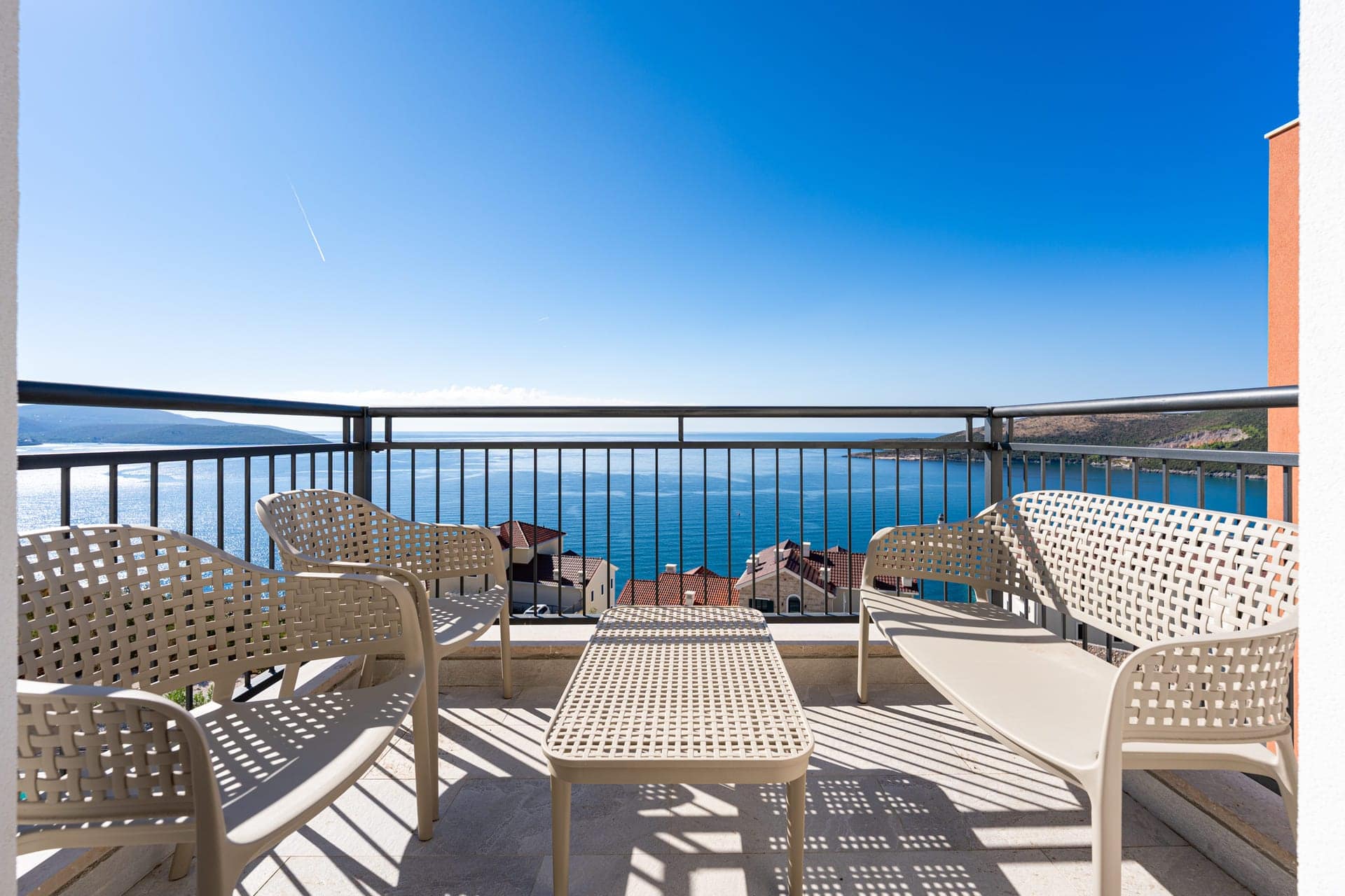 Modern Sea-View Studio Apartment, Lustica Bay (8)