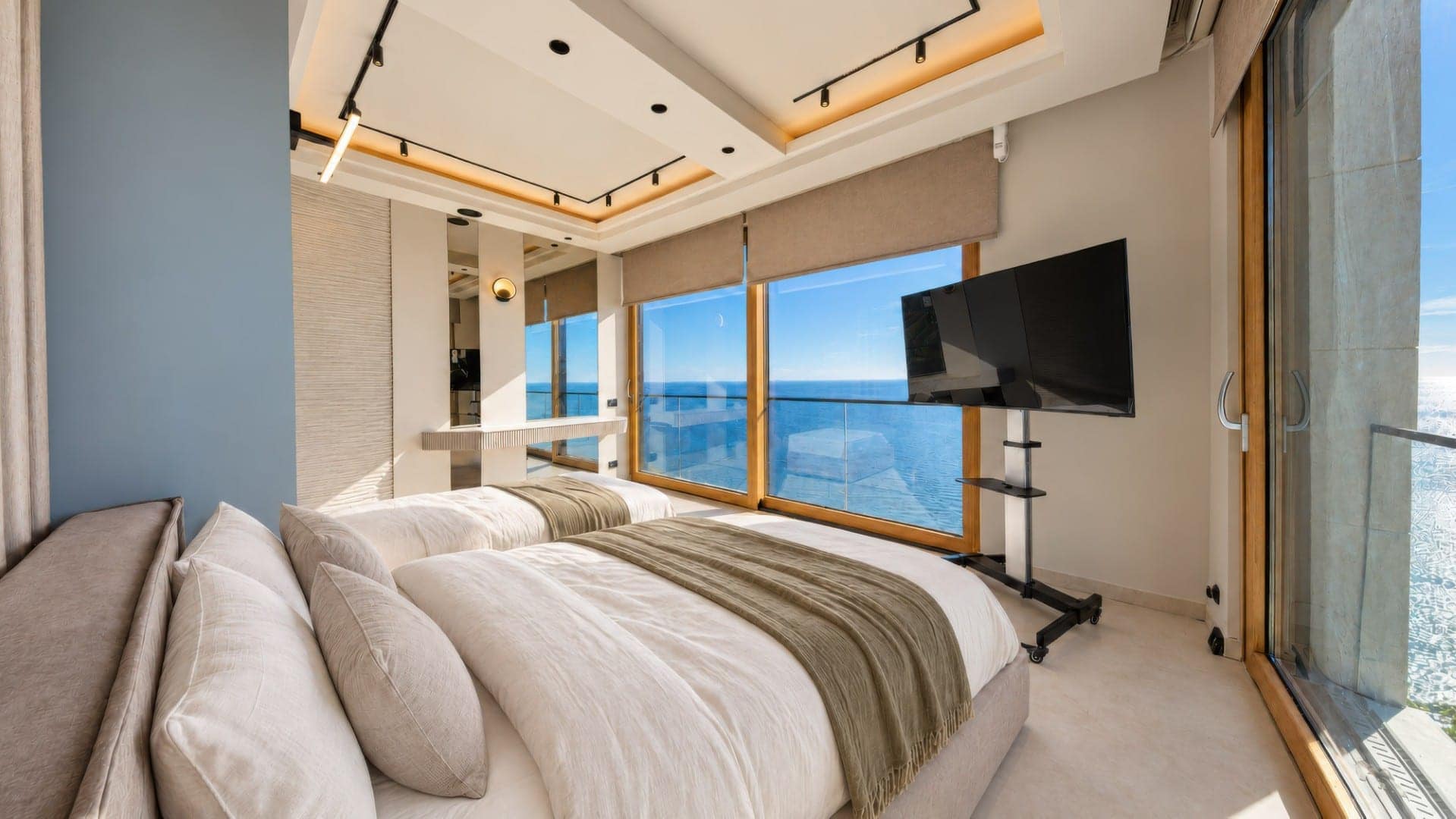 Einzigartige Villa mit Pool und panoramischem Meerblick, Budva, Skočiđevojka (17)