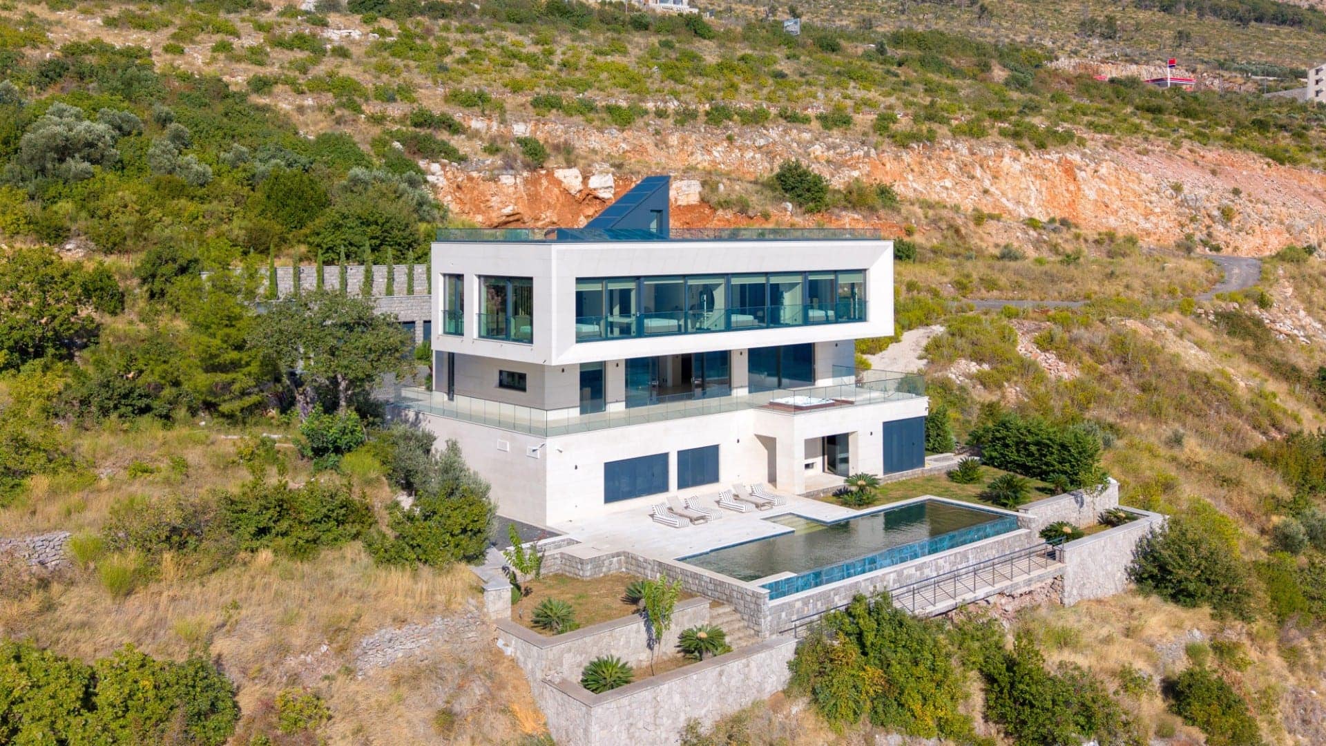 Einzigartige Villa mit Pool und panoramischem Meerblick, Budva, Skočiđevojka (23)