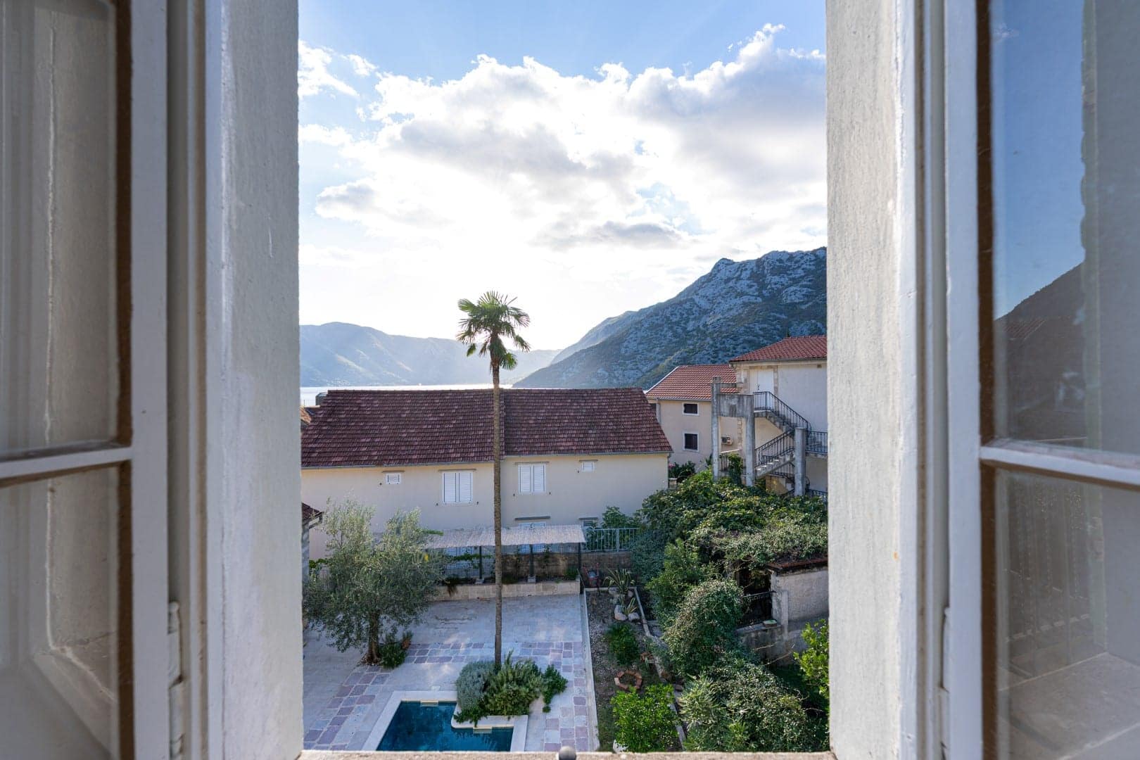 Four-bedroom villa with swimming pool, Risan, Kotor (15)