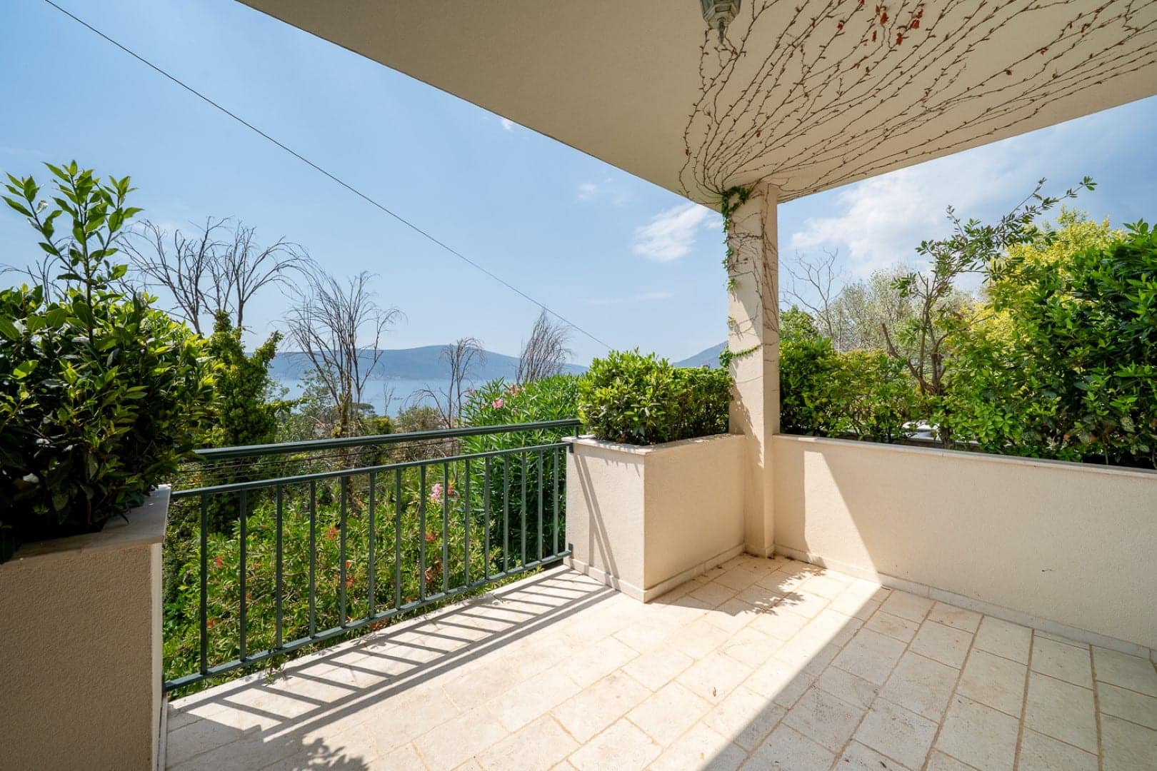 Three-Bedroom Villa with Sea View Donja Lastva Tivat (16)