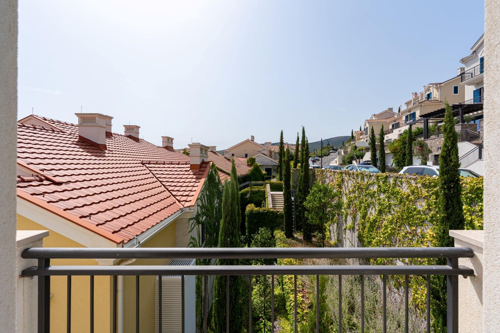 Marina Village stan sa tri spavaće sobe Luštica Bay (25)
