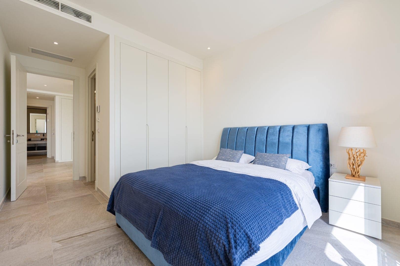 Marina Village stan sa tri spavaće sobe Luštica Bay (17)