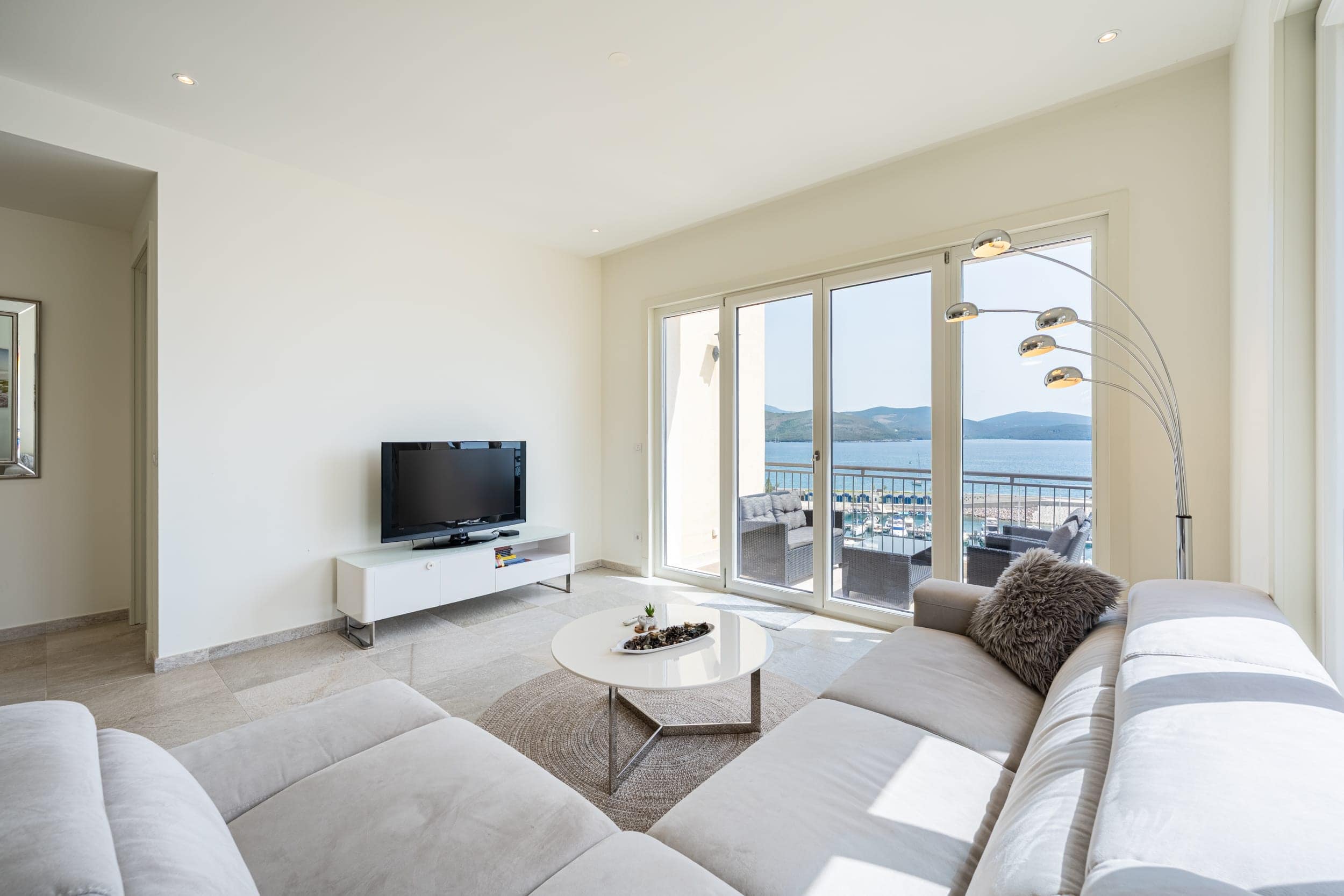 Marina Village stan sa tri spavaće sobe Luštica Bay (5)