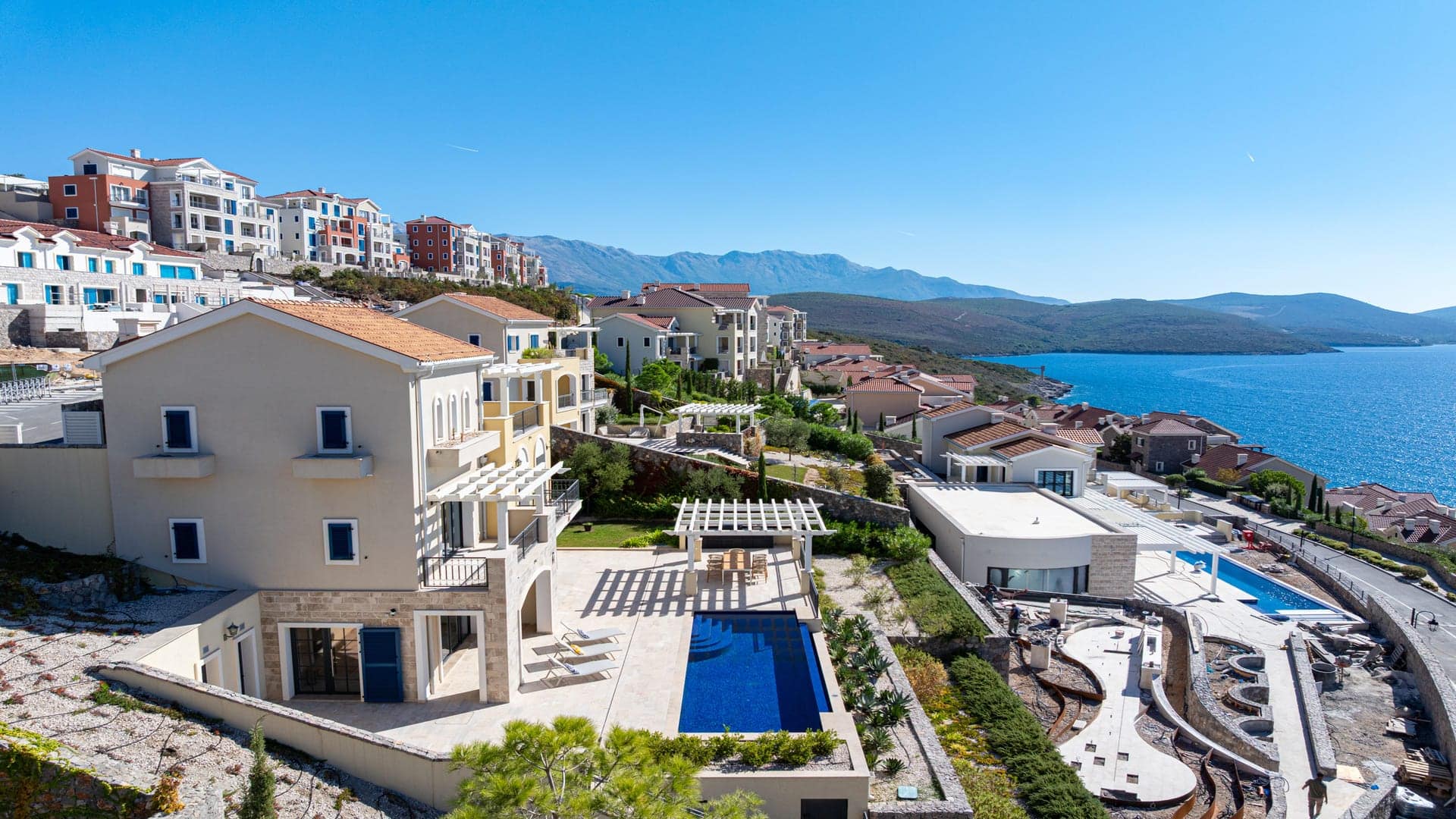 Роскошная вилла с четырьмя спальнями в Marina Village, Тиват · Luštica Bay