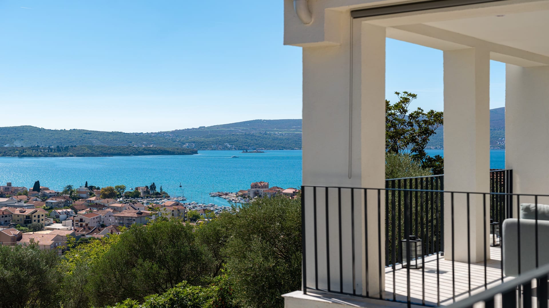 Luxus-Villa mit vier Schlafzimmern, Tripovići, Tivat · Tripovici