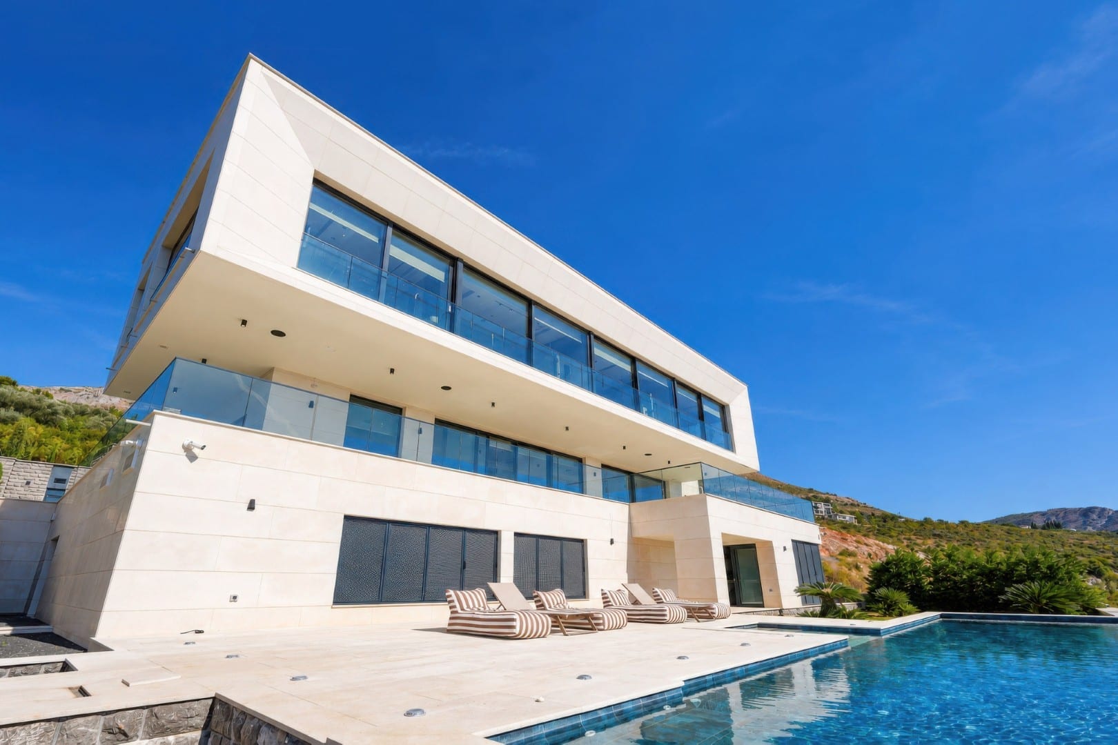 Einzigartige Villa mit Pool und panoramischem Meerblick, Budva, Skočiđevojka, Budva · Skocidjevojka