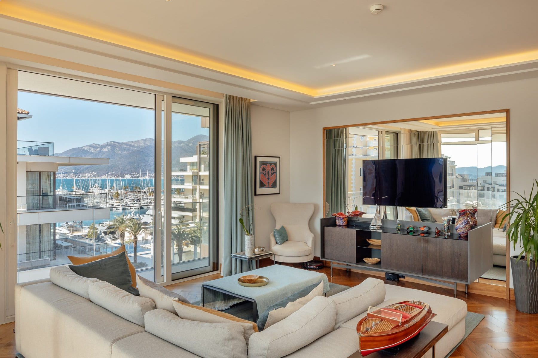 Elena 2bdr Contemporary Apartment, Тиват · Porto Montenegro