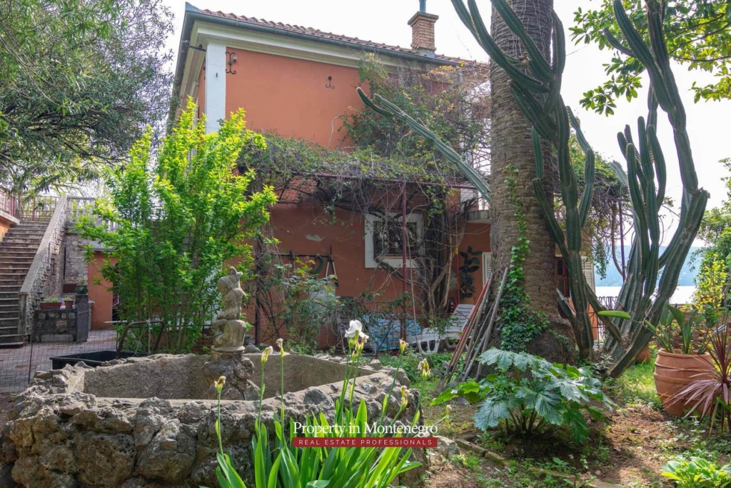 House for sale near Old Town Herceg Novi