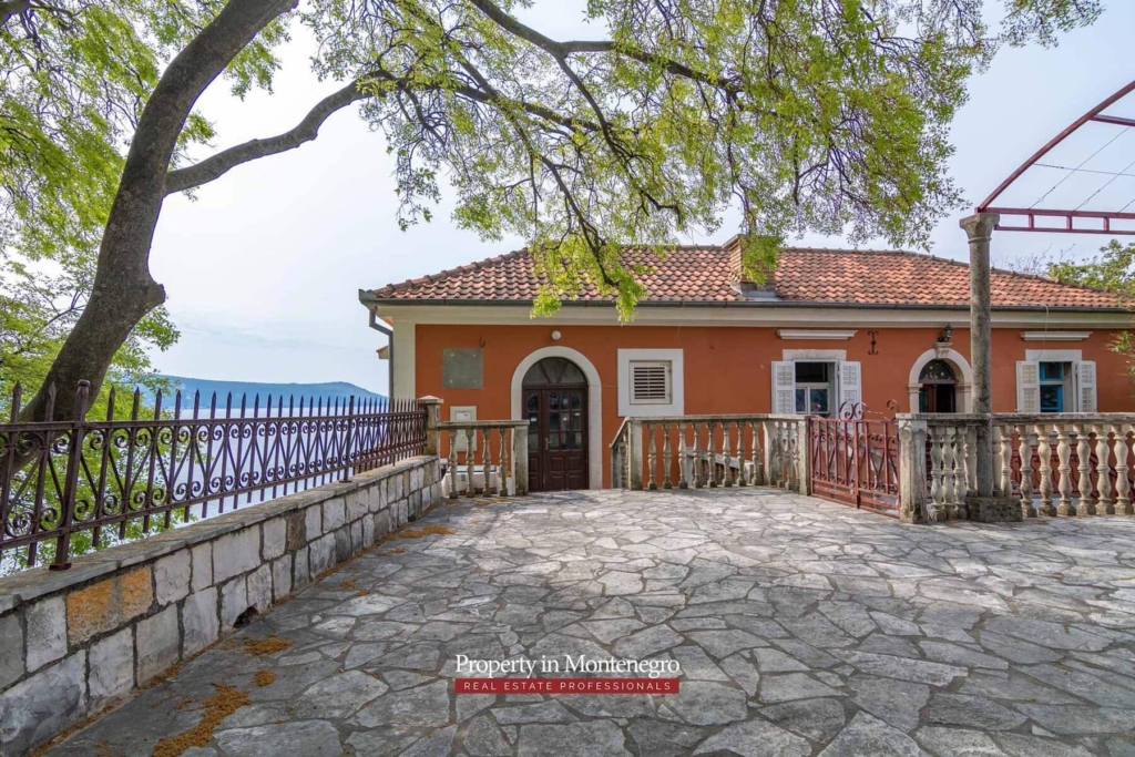 House for sale near Old Town Herceg Novi