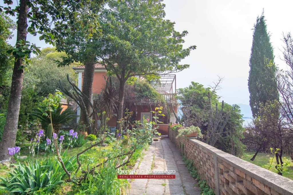 House for sale near Old Town Herceg Novi