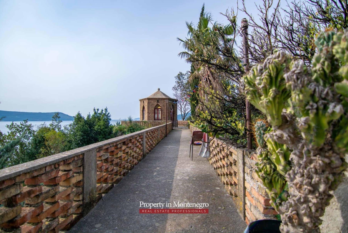 House for sale near Old Town Herceg Novi