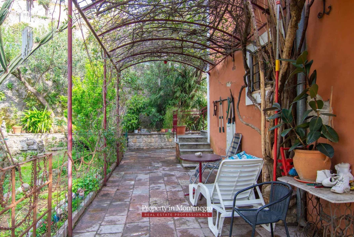 House for sale near Old Town Herceg Novi