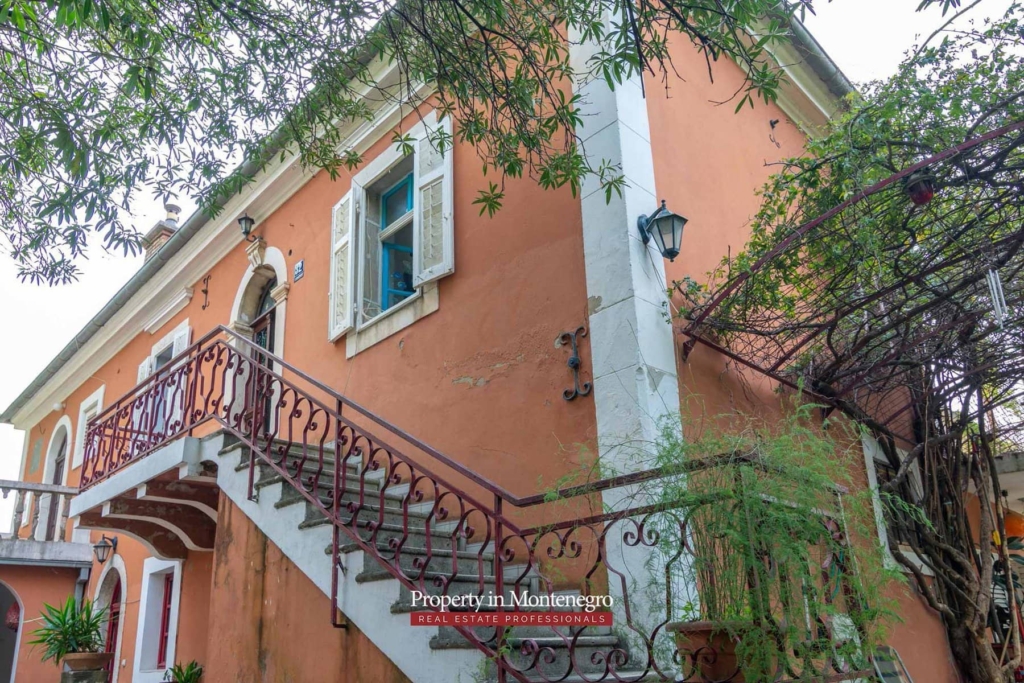 House for sale near Old Town Herceg Novi