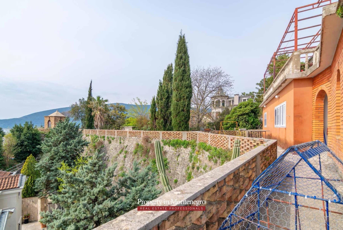 House for sale near Old Town Herceg Novi