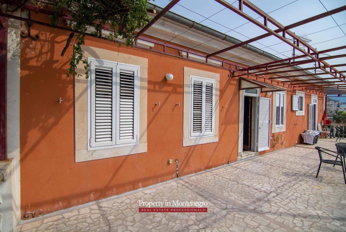 House for sale near Old Town Herceg Novi