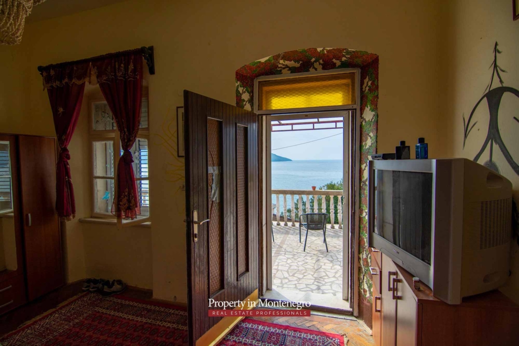 House for sale near Old Town Herceg Novi