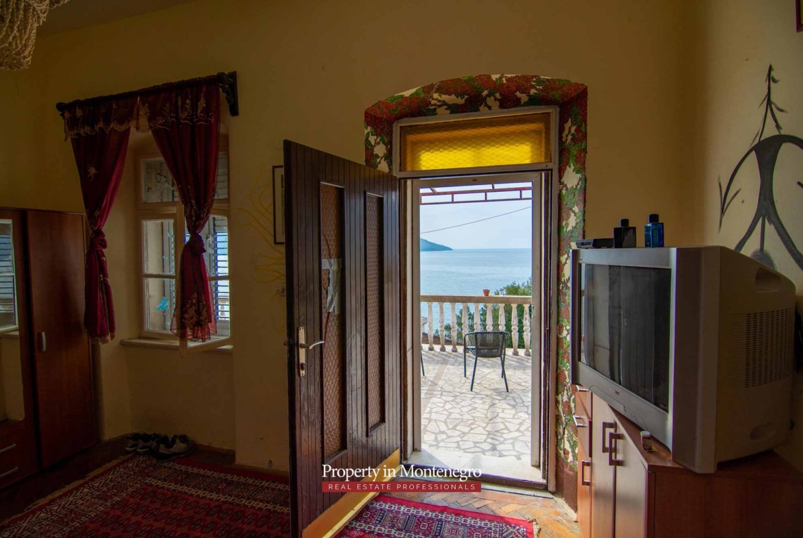 House for sale near Old Town Herceg Novi