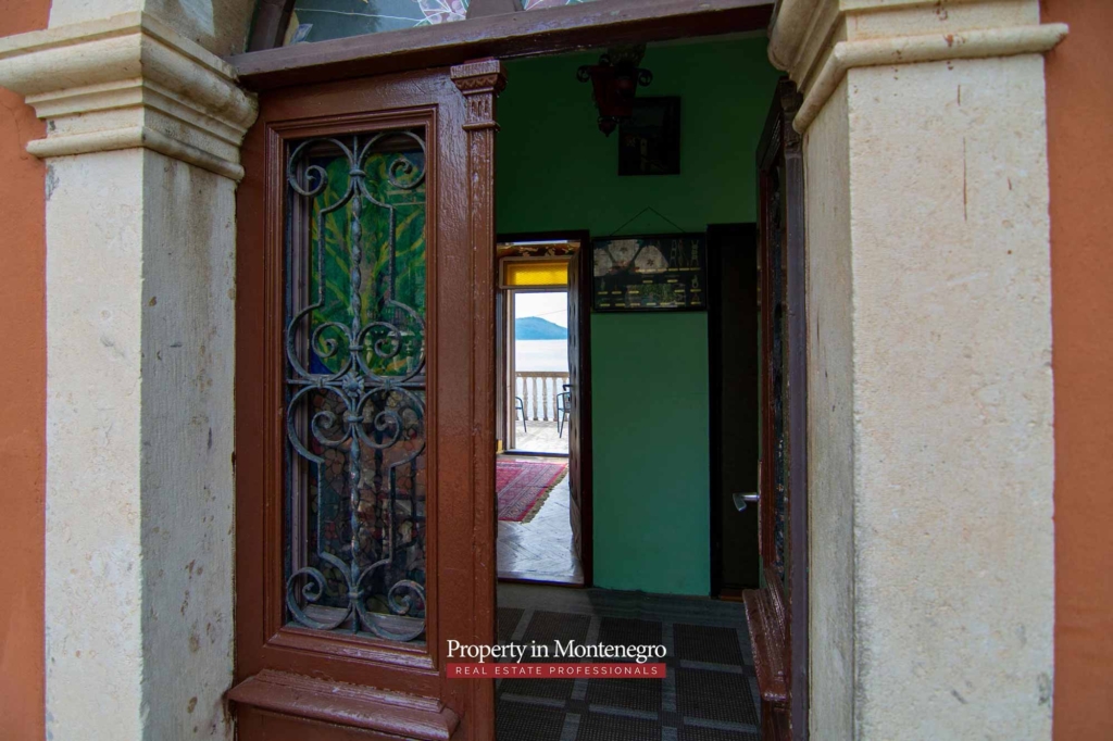 House for sale near Old Town Herceg Novi