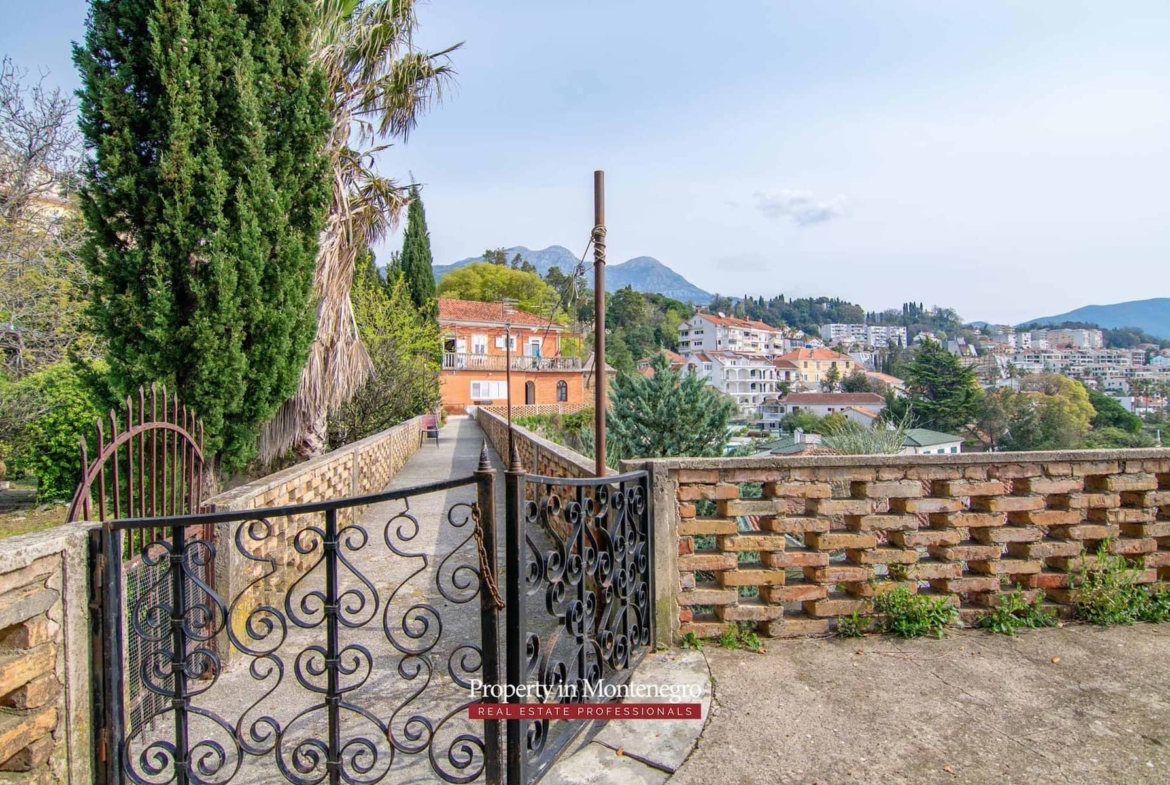 House for sale near Old Town Herceg Novi