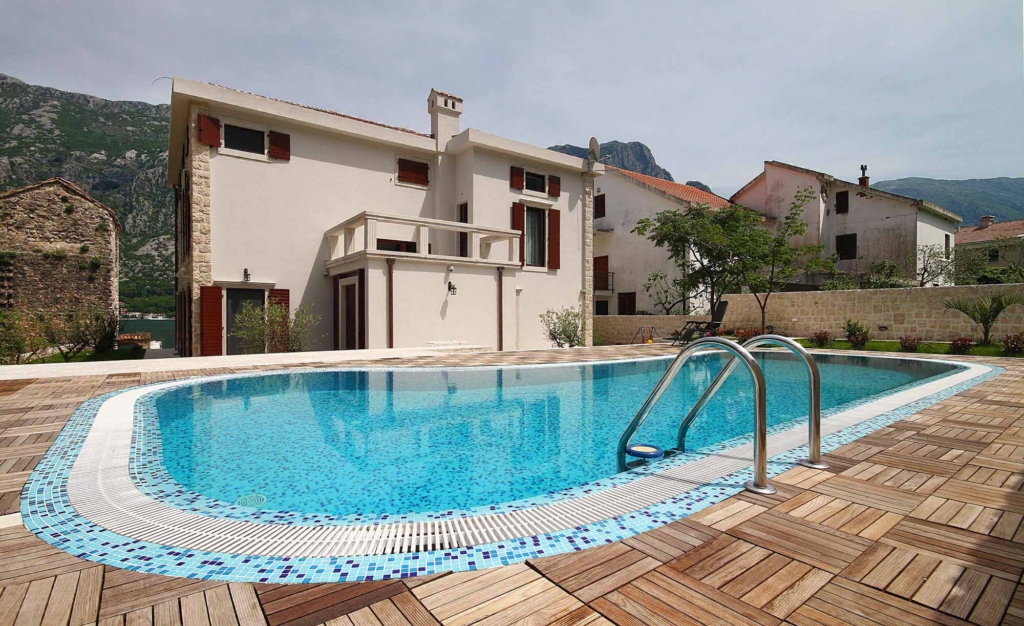 Seafront villa for sale in Bay of Kotor