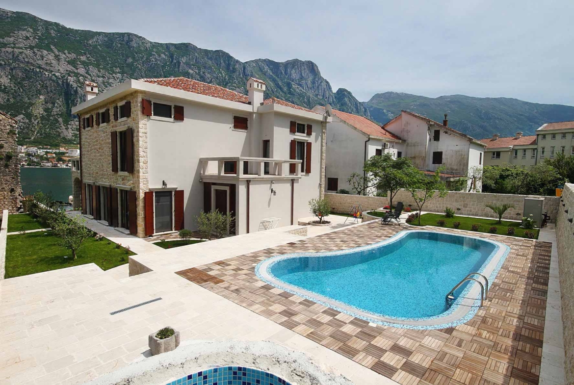 Seafront villa for sale in Bay of Kotor