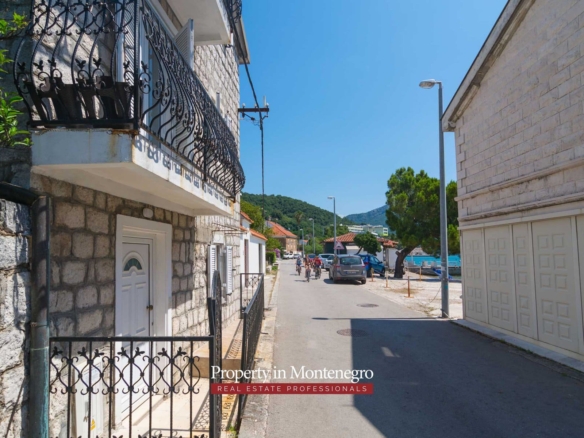 Stone house for sale in Herceg Novi