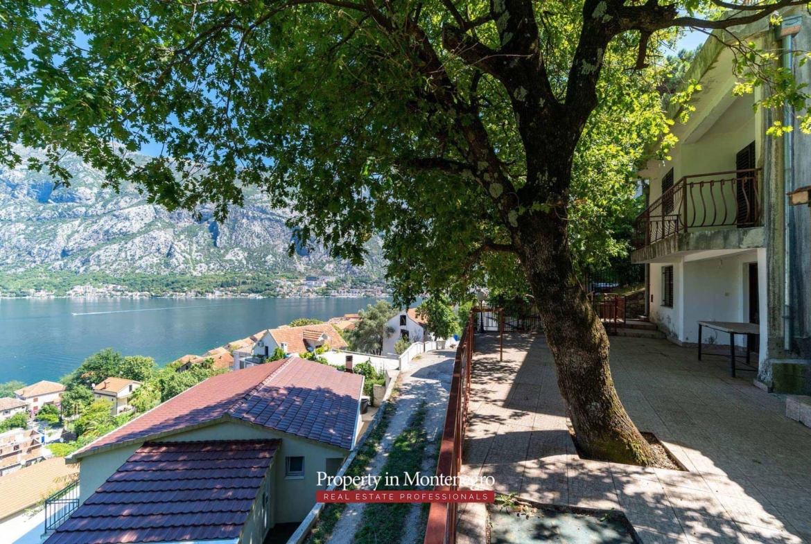 House for sale in Kotor Bay