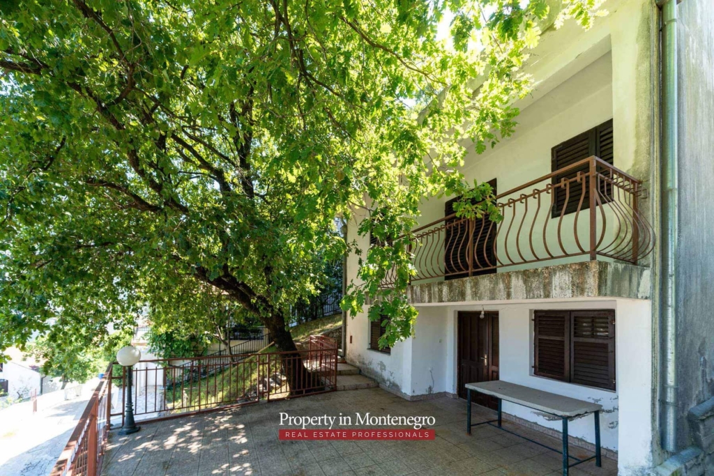 House for sale in Kotor Bay