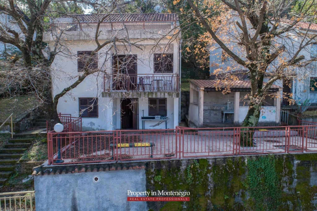 House for sale in Kotor Bay