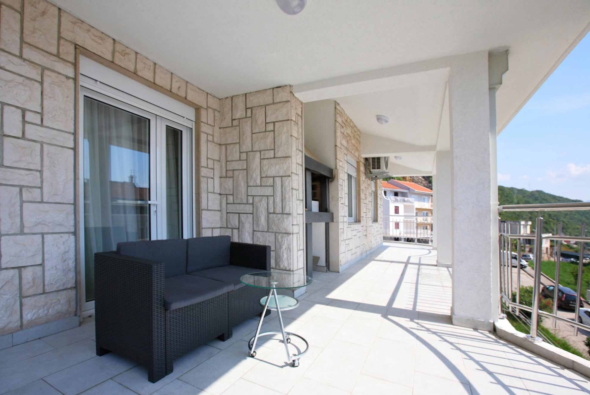House with swimming pool for sale in Herceg Novi