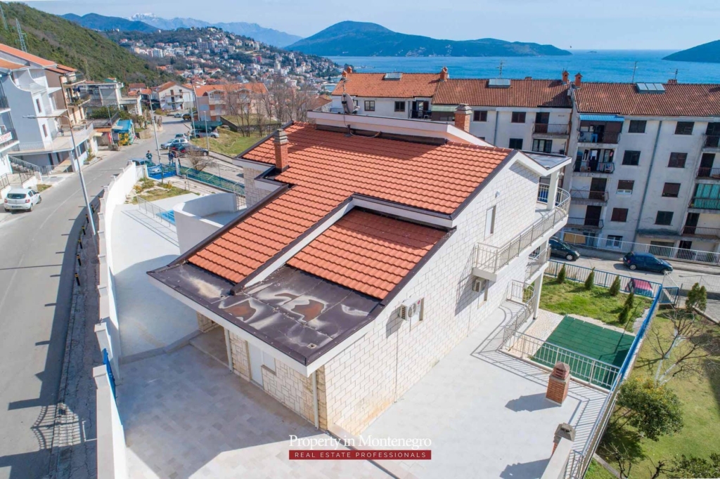House with swimming pool for sale in Herceg Novi