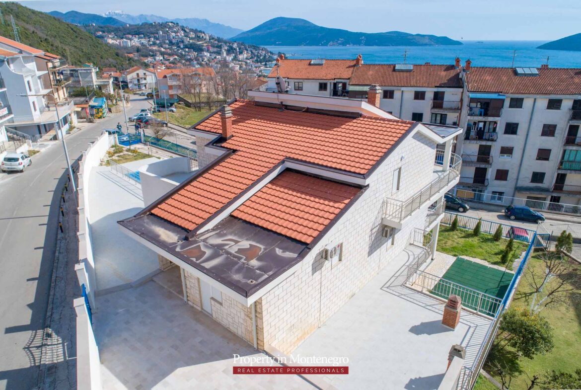 House with swimming pool for sale in Herceg Novi