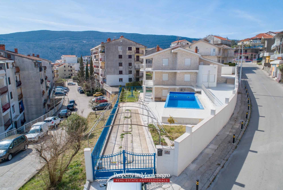 House with swimming pool for sale in Herceg Novi