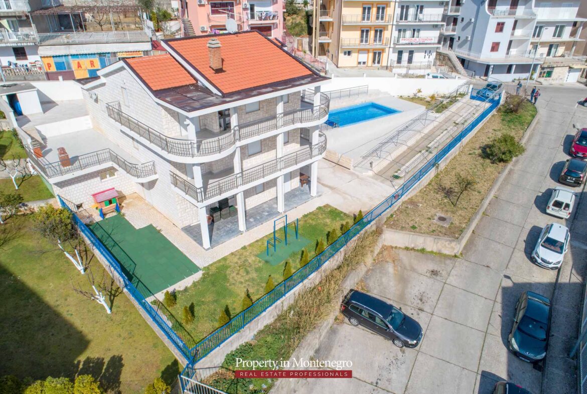 House with swimming pool for sale in Herceg Novi