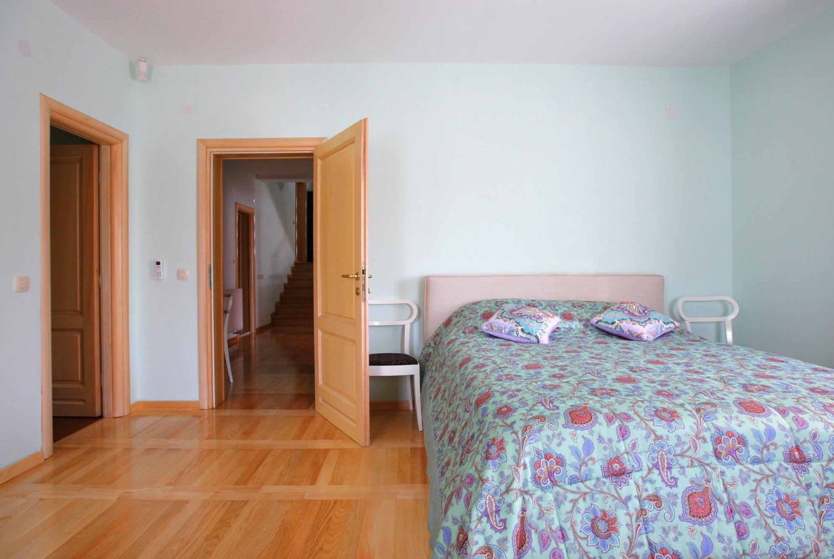 House with swimming pool for sale in Herceg Novi